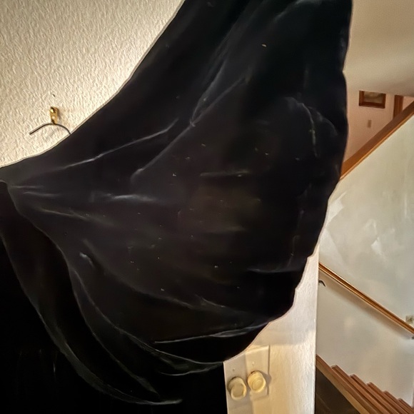 Elegant Black Velvet Cape - opera length with hood - Picture 2 of 10